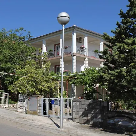 Triple 2379a Guest house Selce