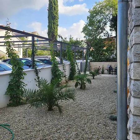 Triple 2379a 3* סלצה