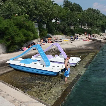 Triple 2379a Gostinjska kuća 3*