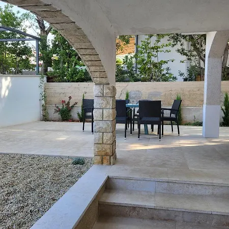 Triple 2379a Vendégház