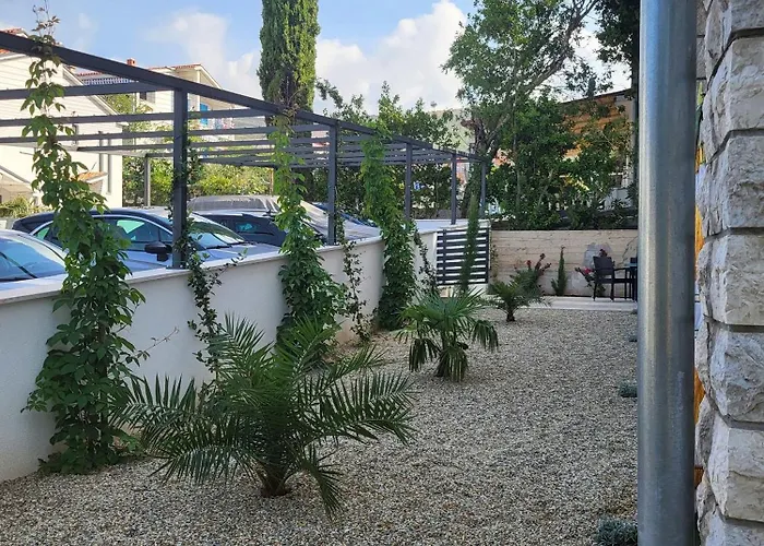 Triple 2379a 3* Selce